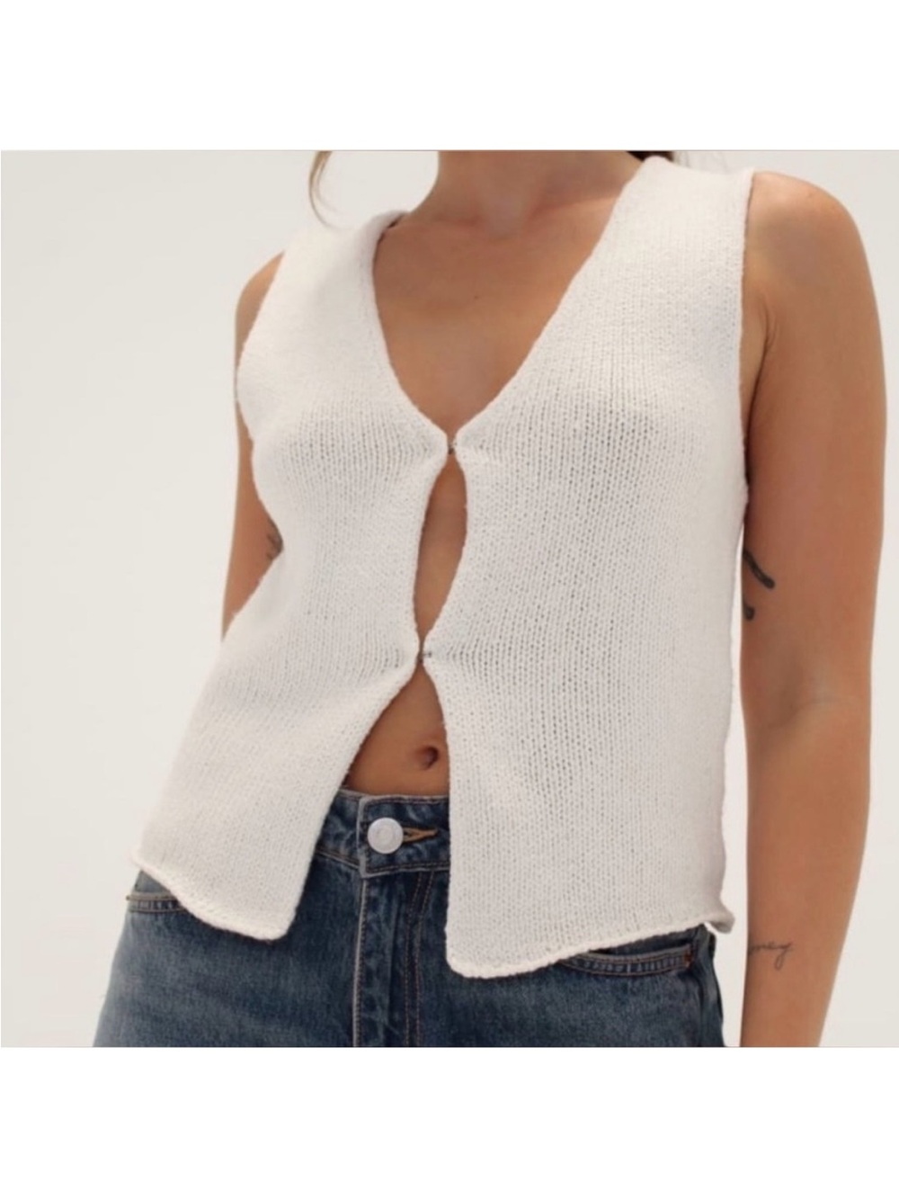 Rumored Neutral Cream V-Neck Knit Sleeveless Vest